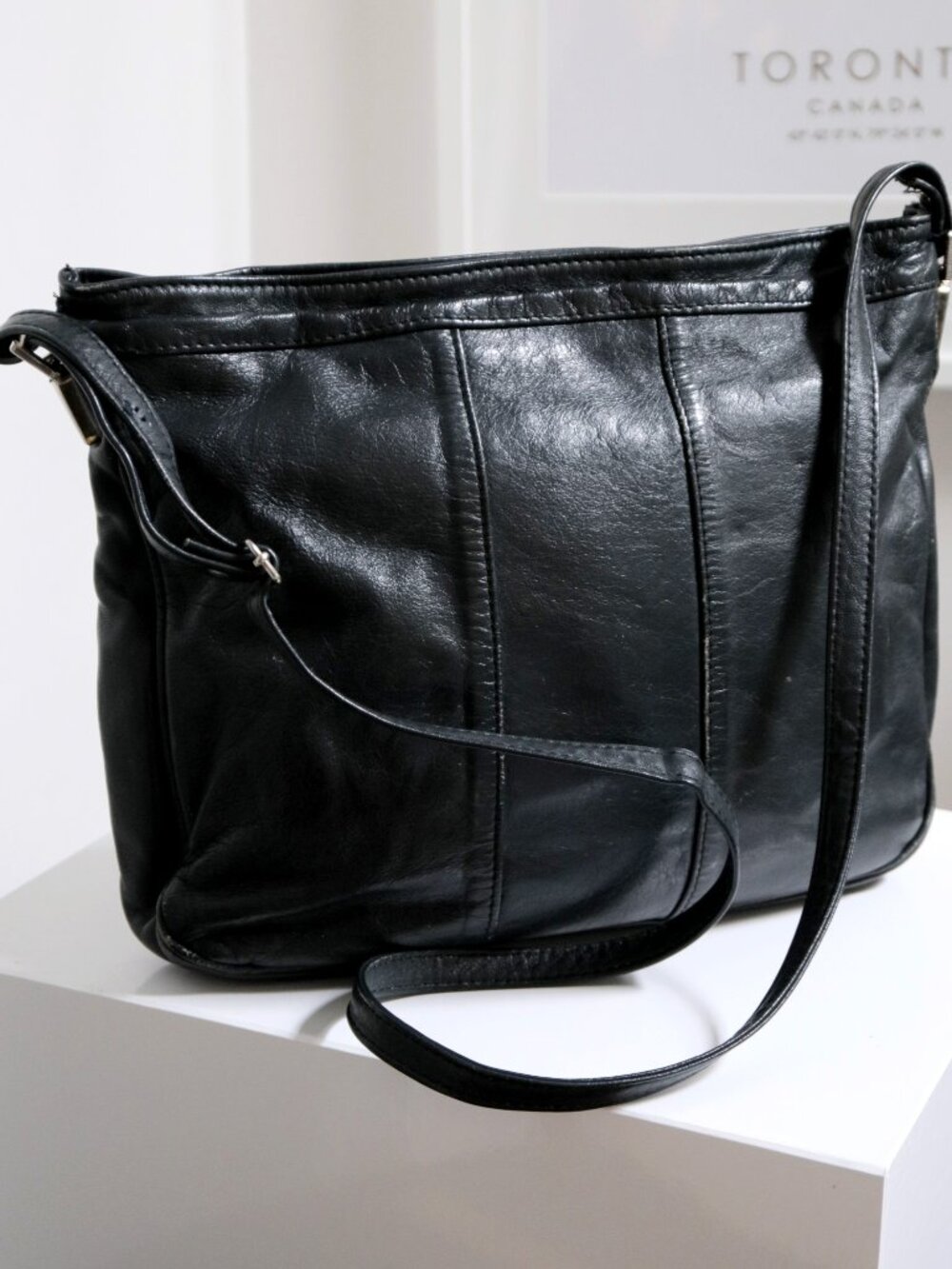 CENTURY CANADA Vtg Dark Navy Blue Leather Shoulder Flat Crossbody Shoulder Bag